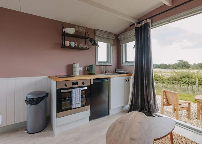 Barley Shepherd Hut - Snettisham Meadows
