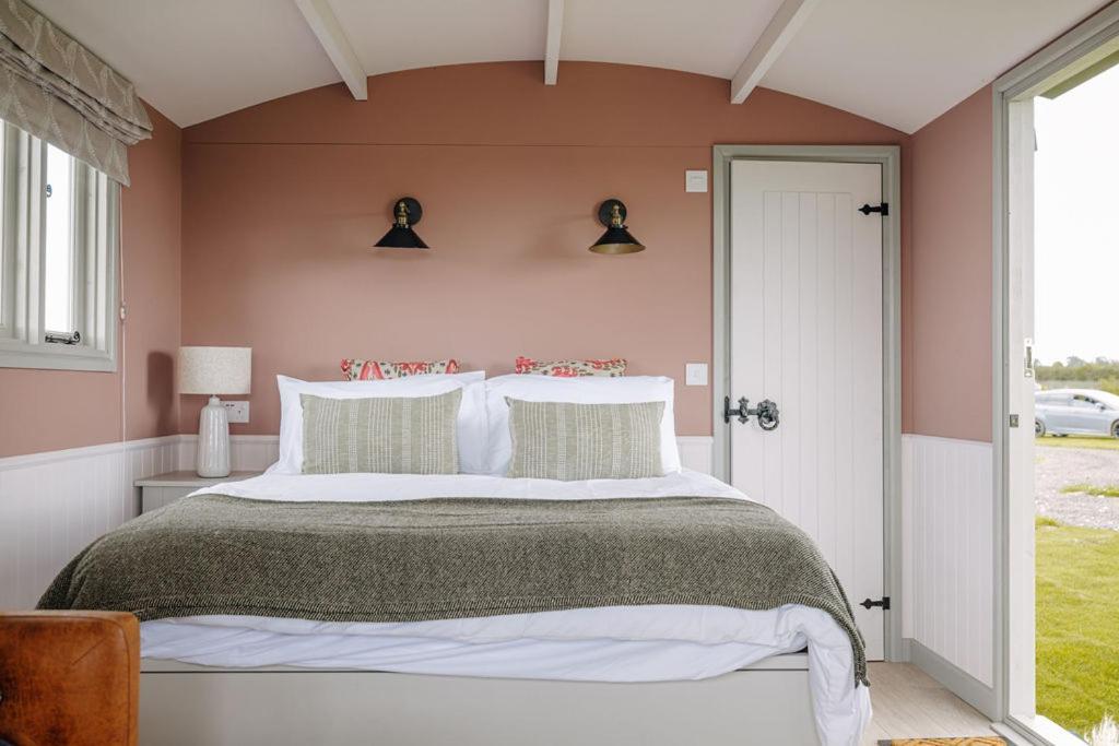 Barley Shepherd Hut - Snettisham Meadows Camping King's Lynn